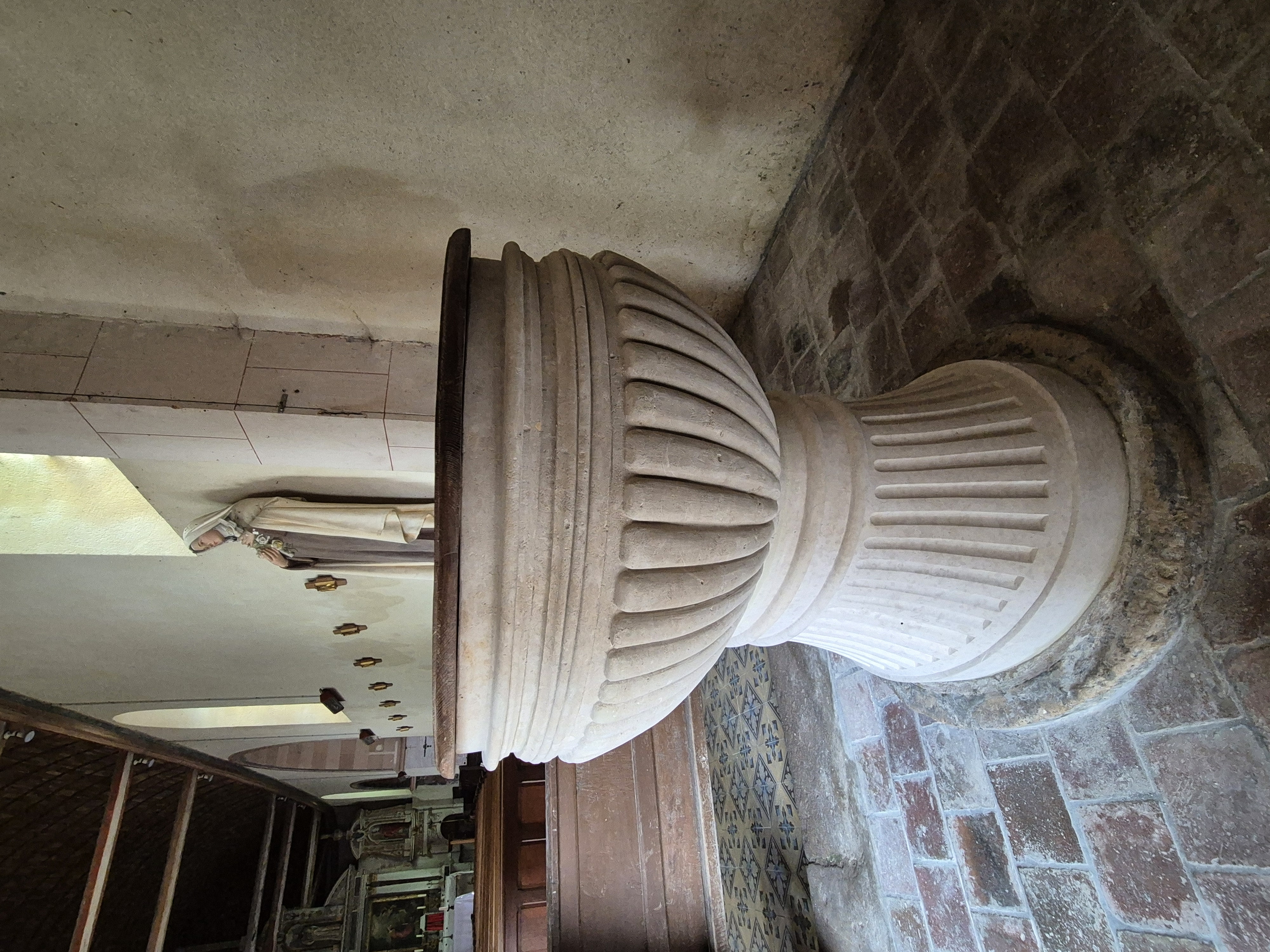 cheminee en pierre moulins la marche